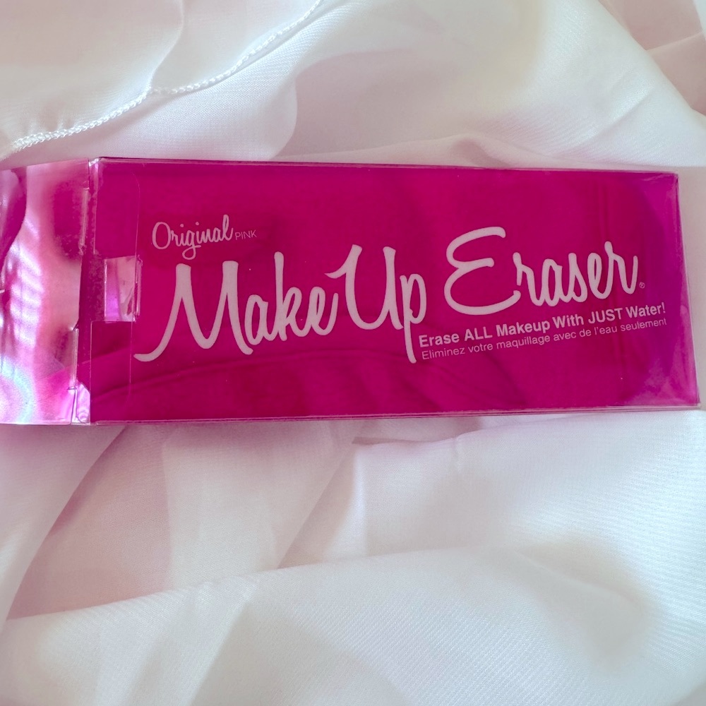 MakeUp Eraser Original in Vibrant Pink - NWT - Sealed.